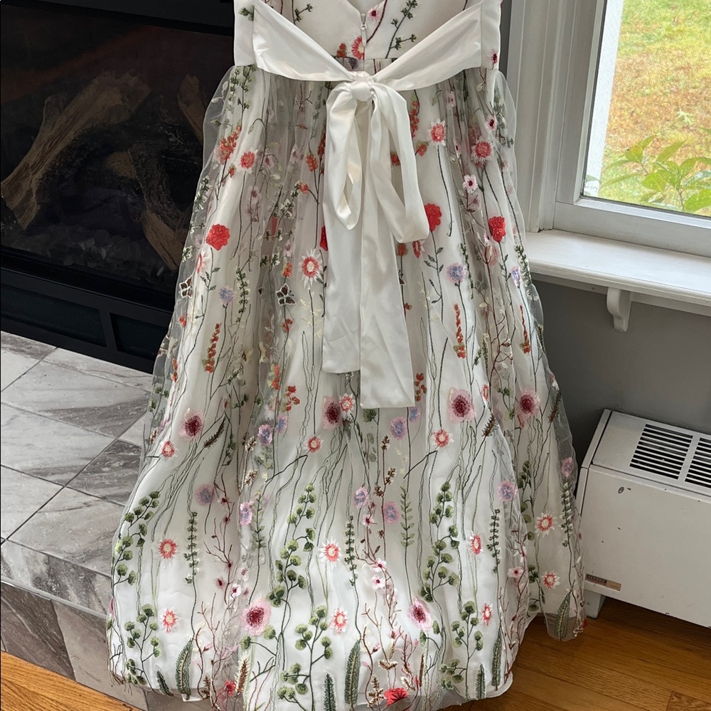 Elegant Floral Embroidered Kids Dress - Picture 4 of 5